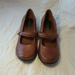 Hush Puppies as 7 Epic Mary Jane